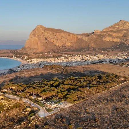Con Piscina E Sul Mare