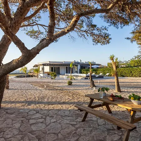 Vila Con Piscina E Sul Mare *