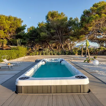 Con Piscina E Sul Mare