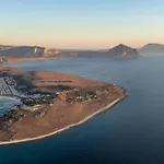Con Piscina E Sul Mare